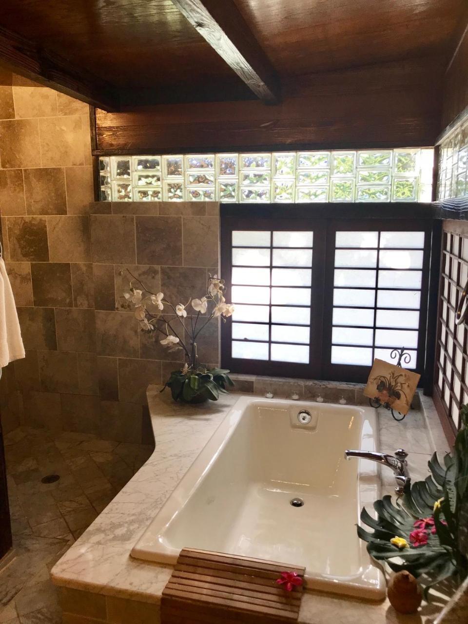 Hale Maluhia Country Inn Kailua-Kona Ngoại thất bức ảnh